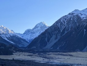 天气影响了对在新西兰最高峰失踪的三名美国和加拿大登山者的搜寻工作