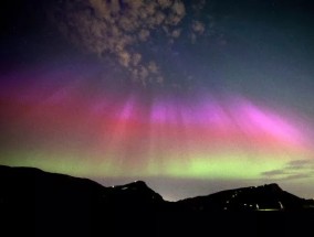 今年冬天，乘坐特殊的夜间航班从英国机场体验北极光